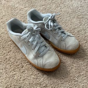 Nike Tennis Shoes size 6